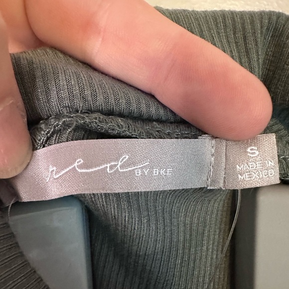 NWT BKE Agave Green Long Sleeve Mock Neck Keyhole Top - Picture 4 of 5